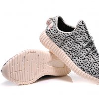  оригинални маратонки  Adidas Yeezy Boost 350  номер 43 , снимка 3 - Маратонки - 33927584