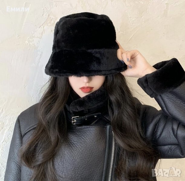 Дамска зимна плюшена шапка в черен цвят, снимка 1