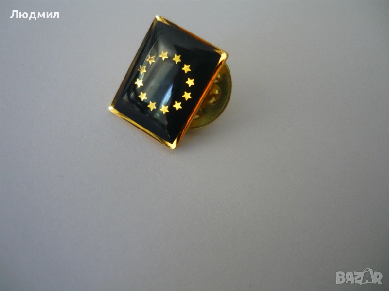Значка с 12 звезди, златист метал, снимка 1