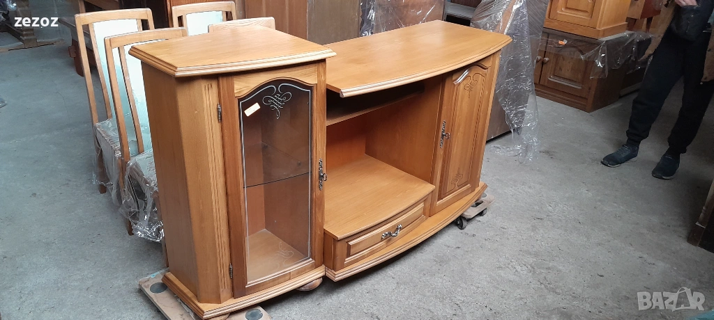 Шкаф с витринка №222, снимка 1