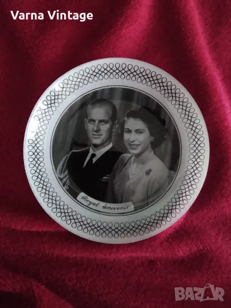 Кралски сувенир, стъклена чиния, кралица Елизабет II, принц Филип, коронация 1953 г., снимка 1