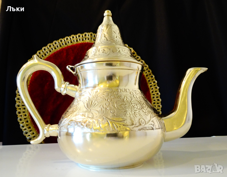 Антикварен бронзов чайник,релеф,орнаменти, снимка 1