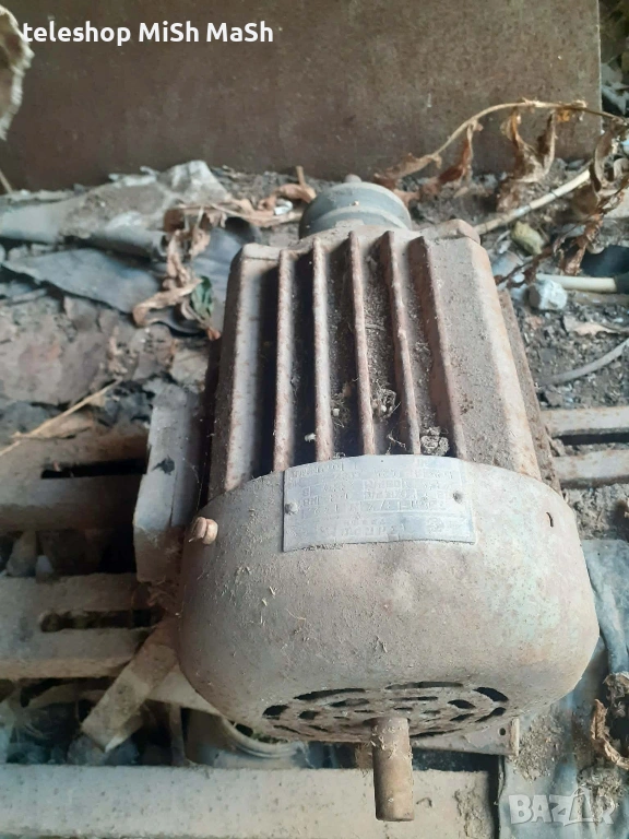 два Ел мотора трифазни със стойка с вал за шмиргел , снимка 1