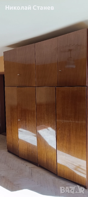 Продавам стар лакиран четирикрилен гардероб, снимка 1