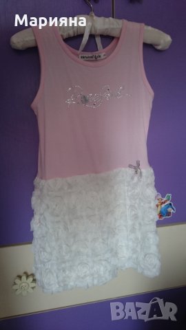 прекрасна рокля с 3 Д рози.