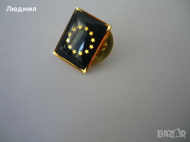 Значка с 12 звезди, златист метал