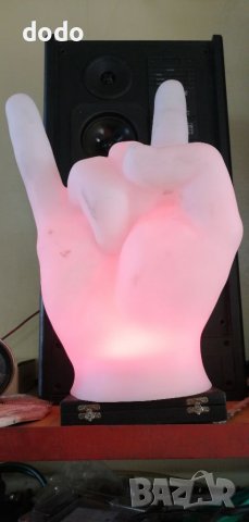 Светеща статуетка ръка символ хеви метъл