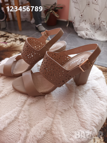 Обувки , снимка 4 - Дамски обувки на ток - 36362622