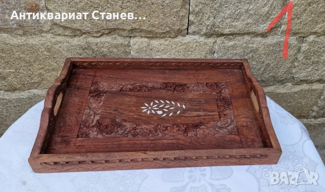 Колекция от  дървени подноса, изработени в Индия