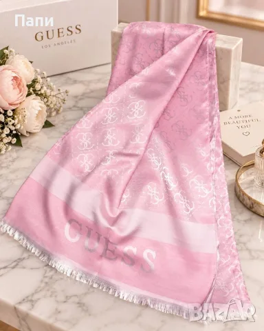 Сатенен шал Guess в розово 