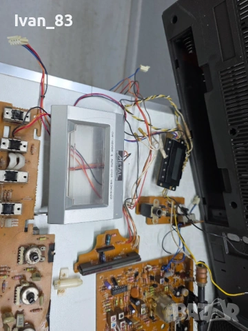 Радиокасетофон Hitachi trk 8210e на части, снимка 14 - Радиокасетофони, транзистори - 53499432