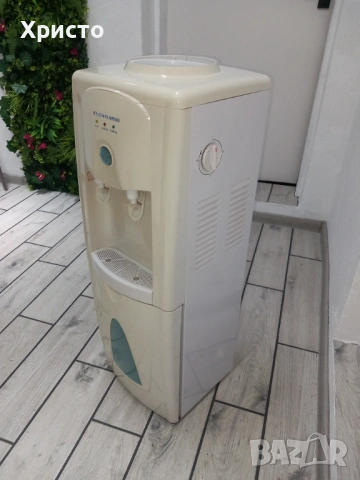 Диспенсър за вода със стерилизатор, снимка 2 - Стерилизатори - 53431171