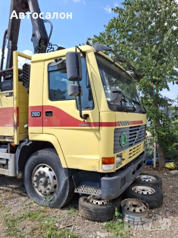 Камион с кран Волво FL7 триосен