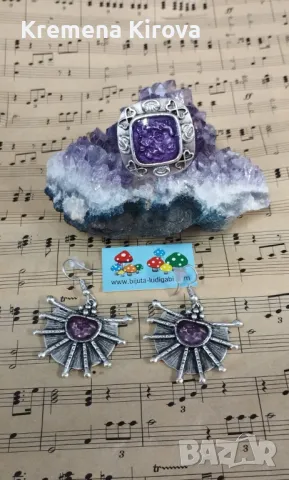Дамски обеци и пръстен със смола в лилаво. Идея за подарък. Бижута Луди гъби., снимка 1