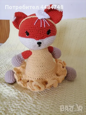 Плетена играчка на една кука лисица