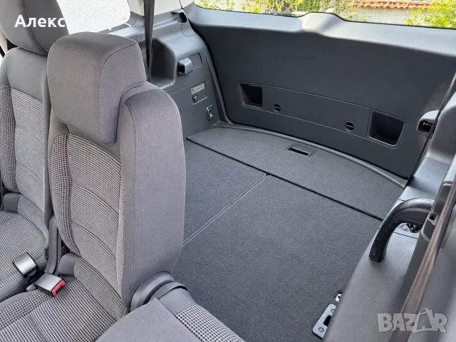 VW Touran 2.0 TDI, снимка 6 - Автомобили и джипове - 56404013
