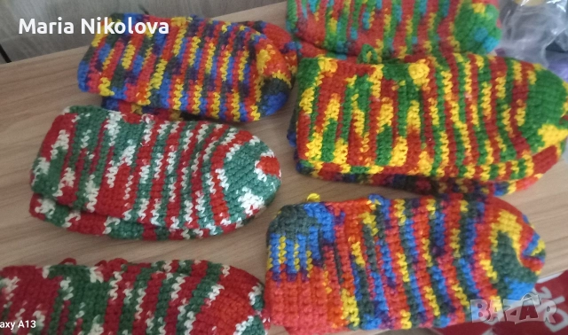 Предлагам красиви ръчно плетени чорапи и терлици , снимка 8 - Дамски чорапи - 52875619