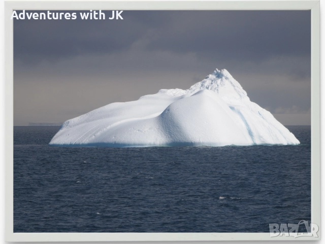 Авторски фотопринт "Пътуващи гиганти" в бяла рамка с размер 30x40 см от MDF