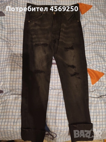 Нови черни мъжки дънки размер M. Стилни, с ефектен накъсан дизайн.