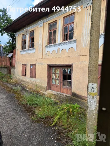 Голяма двуетажна къща в центъра , снимка 2 - Къщи - 56012672