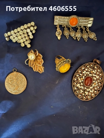 Колекция от стари бижута.