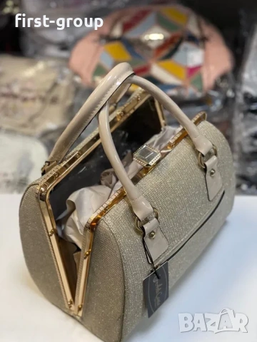 Дамска чанта с блясък, с закопчалка твърда структура – Златно бежово, снимка 5 - Чанти - 53047689