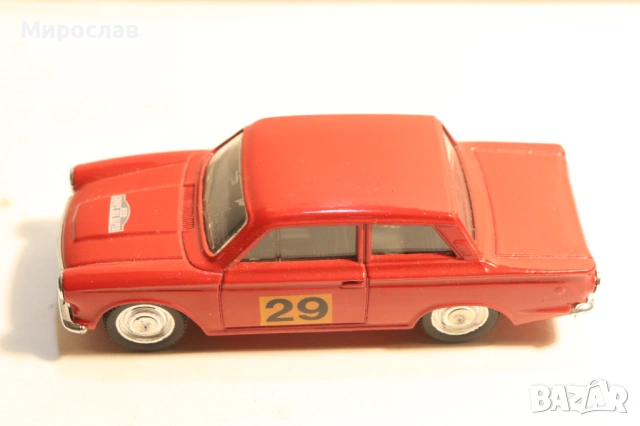 1:43  CORGI LOTUS CORTINA КОЛИЧКА ИГРАЧКА МОДЕЛ, снимка 2 - Колекции - 53772093