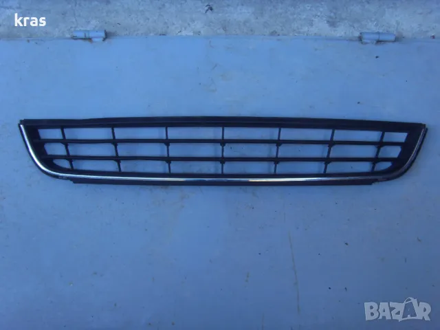 Решетка предна броня и км. табло VW Jettа 2012г., снимка 2 - Части - 50274719