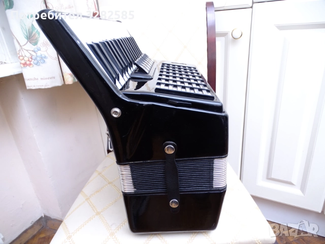 Акордеон Велтмайстер Стела 80 баса, снимка 11 - Акордеони - 52653250