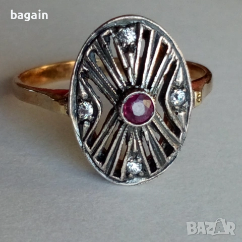 Сребърен пръстен с рубин и позлата.