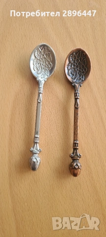 Две колекционерски лъжички