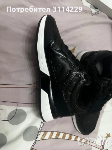 Маратонки Guess , снимка 3 - Маратонки - 52991344