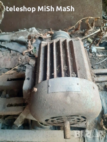 два Ел мотора трифазни със стойка с вал за шмиргел 