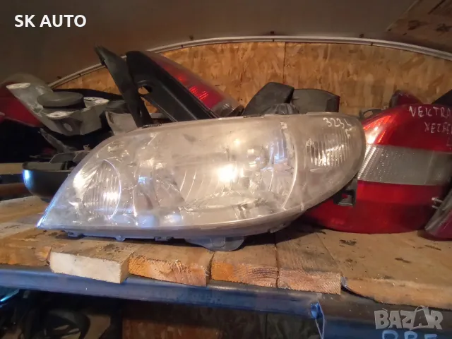 Mazda 323F 1998-2003 десен фар , снимка 1
