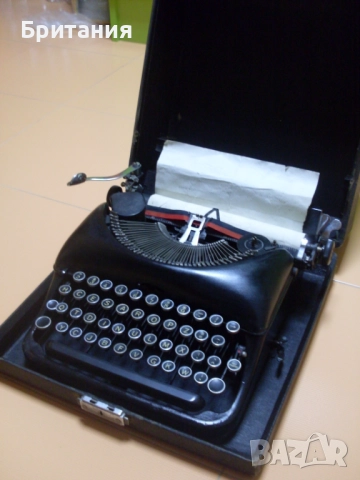 Стара американска пишеща машина с куфар- Ремингтон.