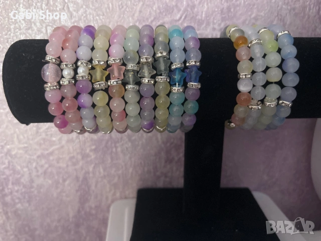 Ръчно изработени гривни.