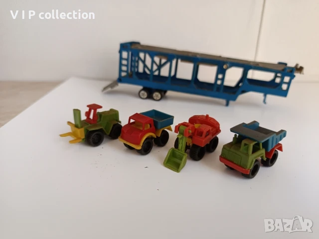 малки пластмасови камиончета