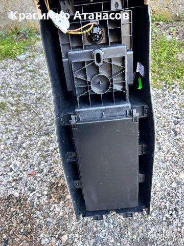 Подлакътник Кожен заден за Мерцедес CLS. W219. 2007г, снимка 5 - Части - 53171697