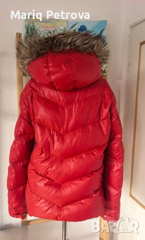 Дамско зимно яке Tommy Hilfiger, с качулка с естествен пух, снимка 2 - Якета - 52626959