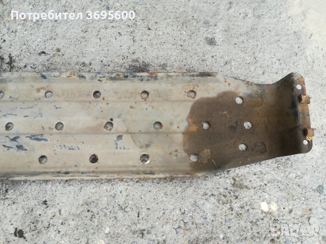 Nissan Navara Нисан Навара 2.5 ТД ламарина кора под резервоар, снимка 4 - Части - 41683818