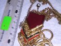 КРАСИВА ОРНАМЕНТИРАНА ПОЗЛАТЕНА ВИНТИДЖ АРТ ОГЪРЛИЦА КОЛИЕ с ЧЕРВЕН КАТАЛИН 26603, снимка 9