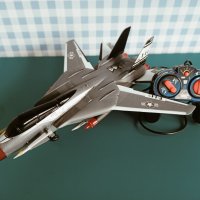 Боен Самолет"F14 TOMCAT" със звук и светлини, снимка 1 - Влакчета, самолети, хеликоптери - 40416091