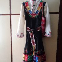 Продавам българска народна дамска носия / комплект, снимка 2 - Антикварни и старинни предмети - 40165721