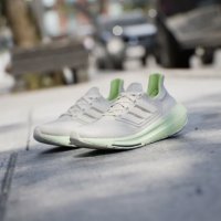 Дамски Обувки за бягане Adidas PERFORMANCE Ultra Boost Light, снимка 9 - Маратонки - 41979477