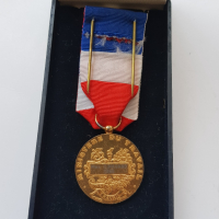 Френски сребърен позлатен медал, снимка 5 - Антикварни и старинни предмети - 36192127
