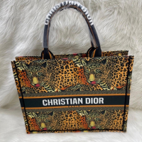 DIOR дамска чанта, снимка 8 - Чанти - 35228879