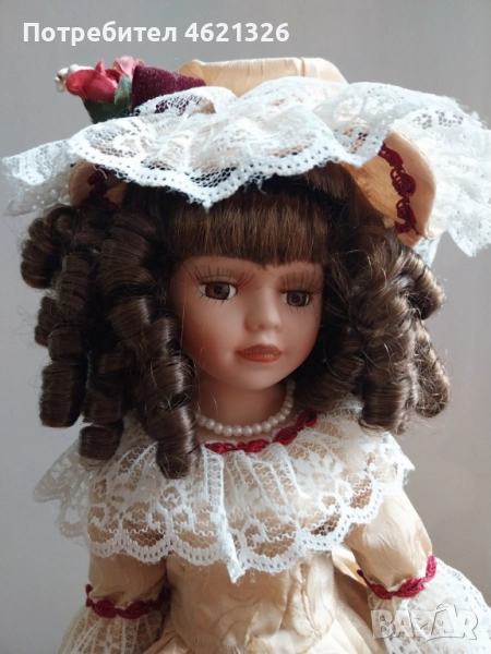 Викторианска порцеланова кукла колекционерско издание с чадър и шапка, снимка 1