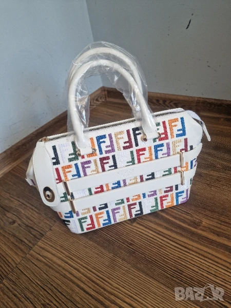 Страхотна дамска чанта FENDI, снимка 1