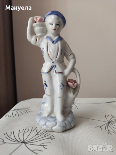 Порцеланова фигура с маркировка височина 13,5см, снимка 1