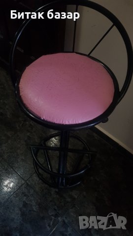 Продавам метален бар стол с тапицерия. , снимка 2 - Столове - 39707793